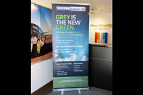 Economy retractable banner stand